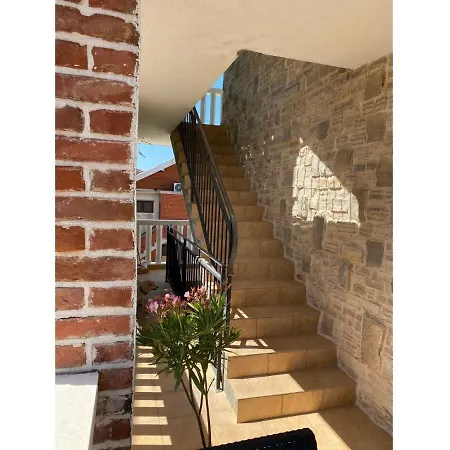 Apartment Stone *